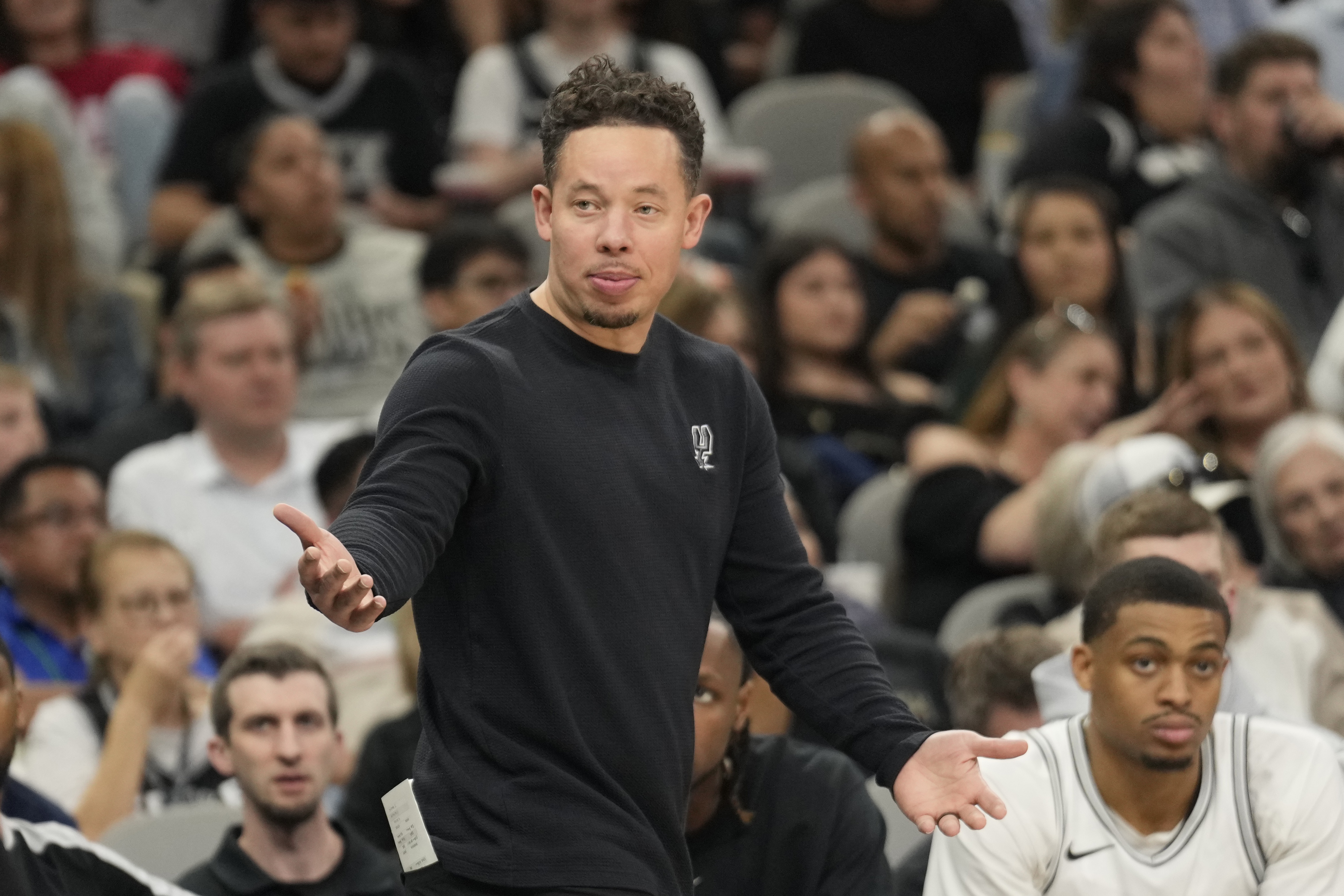 九游体育APP-米奇谈失利：不满意球队的身体对抗强度 这方面我们要提升